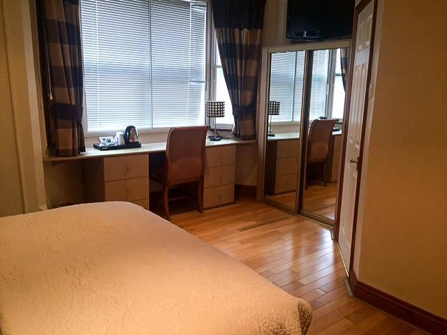 Thameside Hotel Ридинг Экстерьер фото